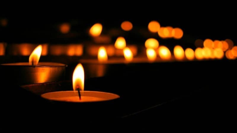 Al momento stai visualizzando Miloni di piccoli diamanti nella fiamma delle candele